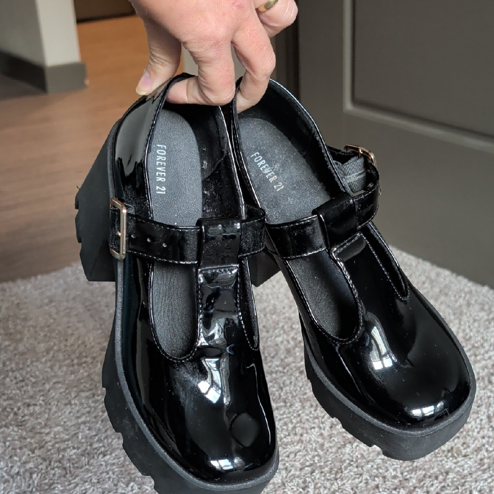 Forever 21 Chunky Patent Leather Mary Jane Platform Heels Size 8.5